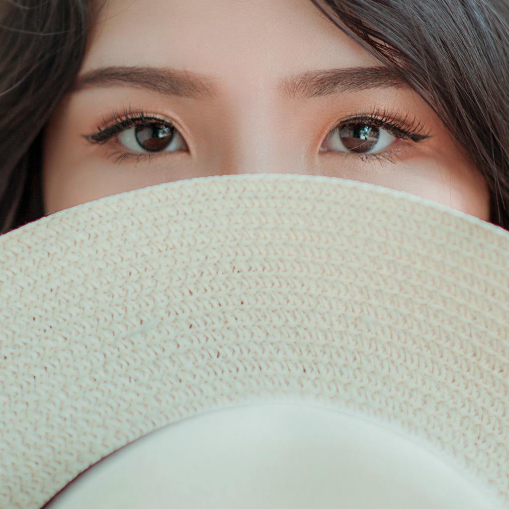 Decoding the power of eye contact: insights into relationship dynamics