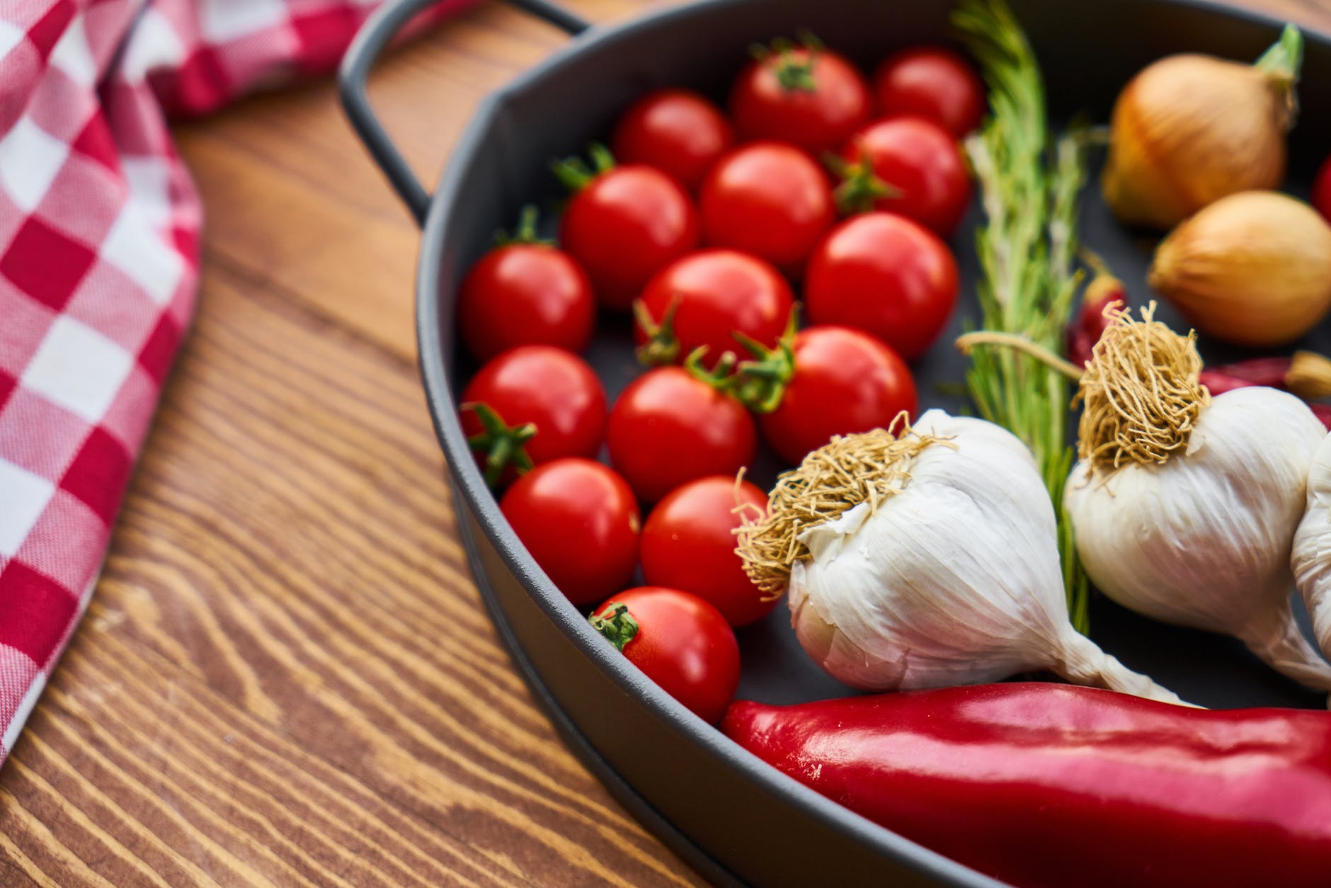 Red tomatoes and garlics in cooking pot what is the mediterranean diet?